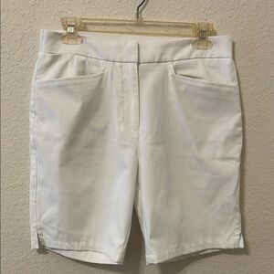 Puma sz medium Women's White Shorts, great for golfing